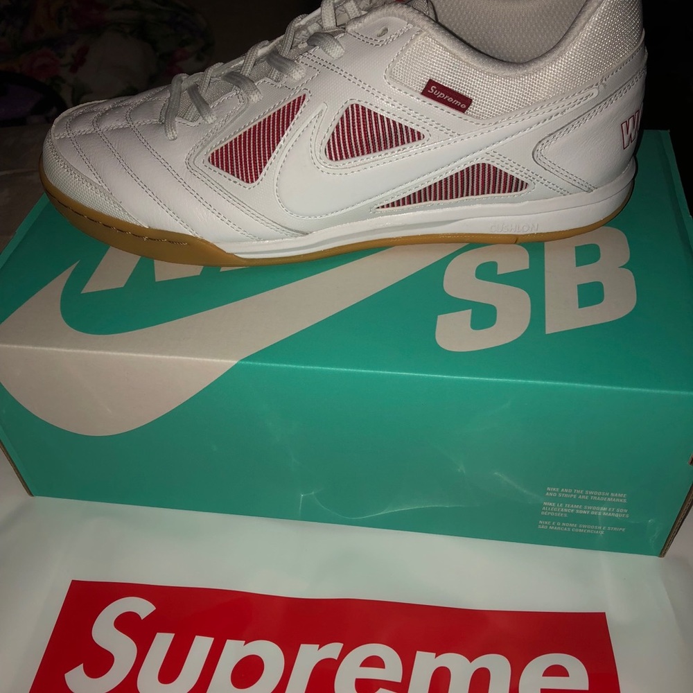 Supreme Nike SB Gato